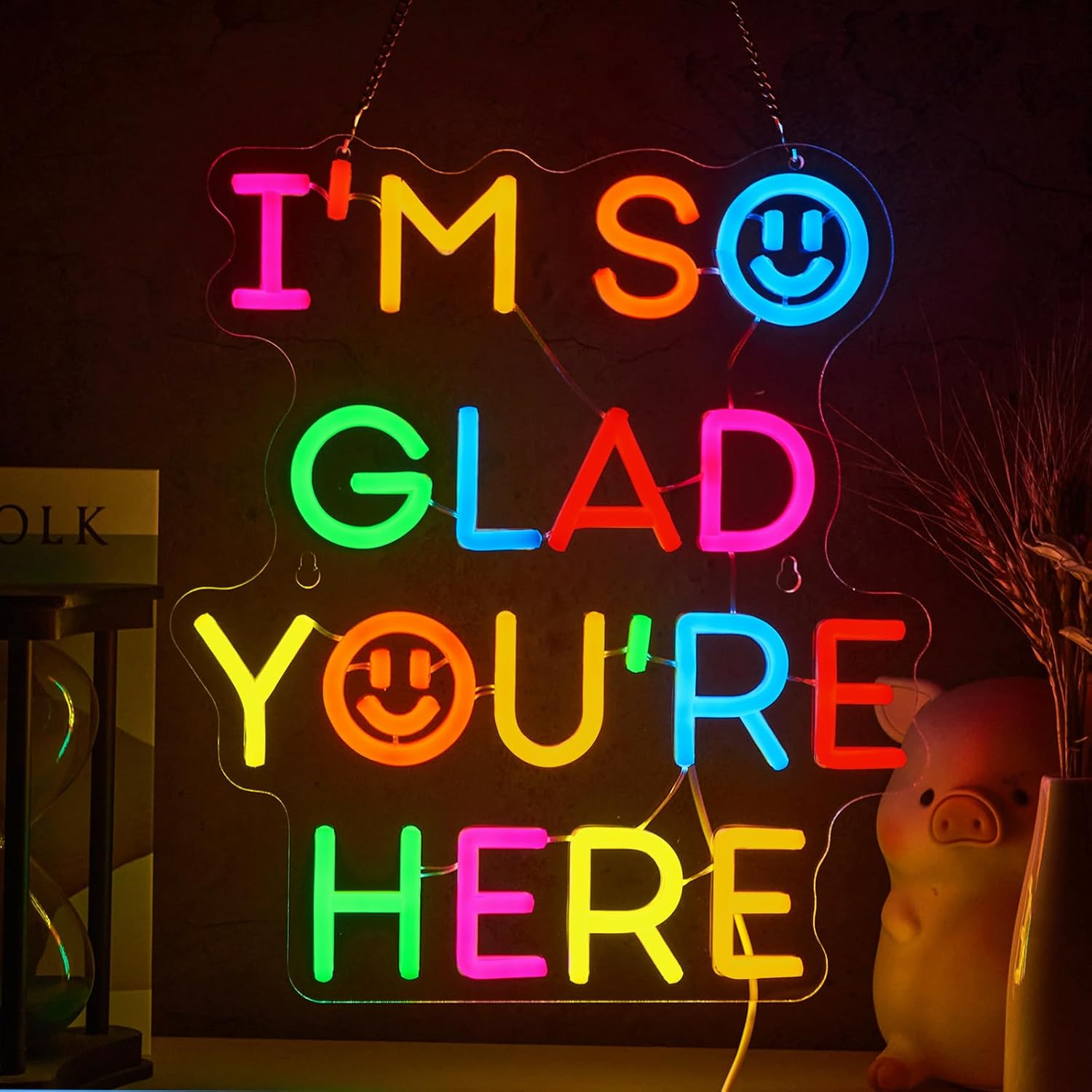 Neon Sign Party - ﻿ لافتة نيون مكتوب عليها 'أنا