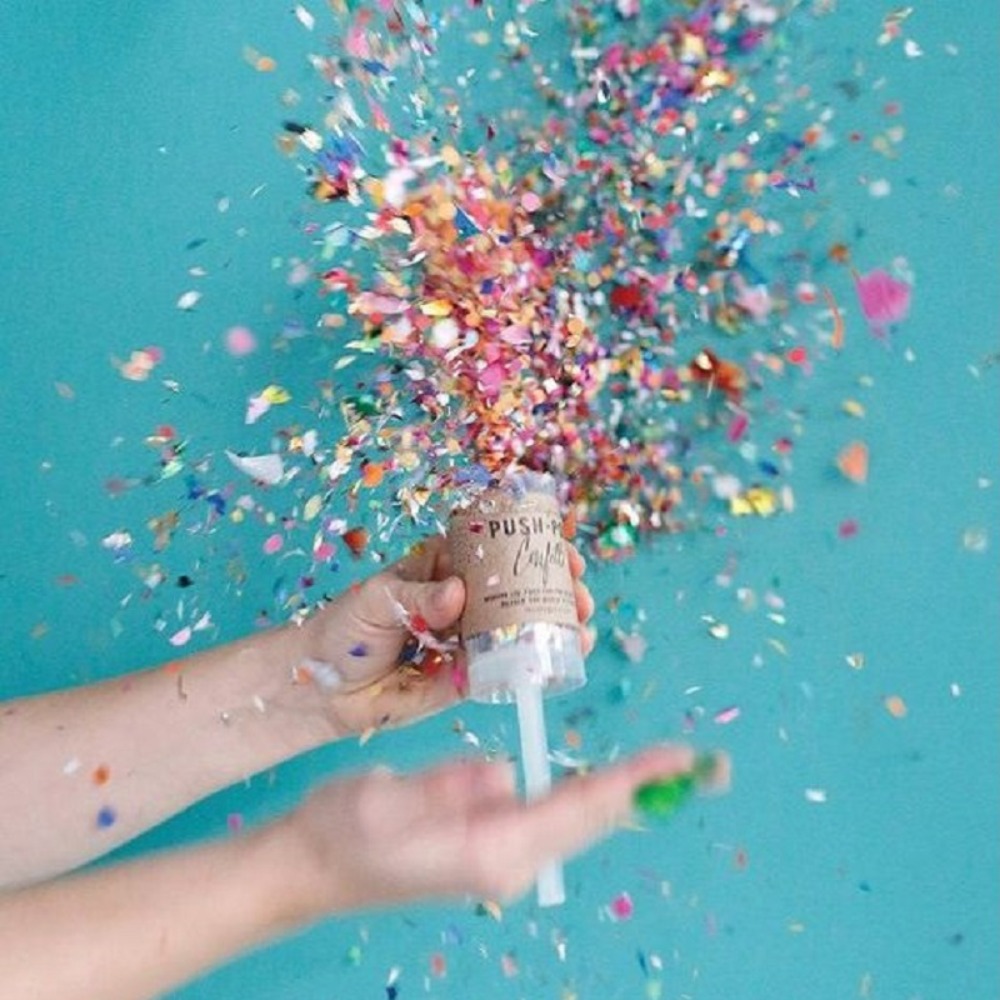 قصاصات بوبر دفع مستديرة ، تنفج - مراجعة Confetti Cannon Tube وسعره