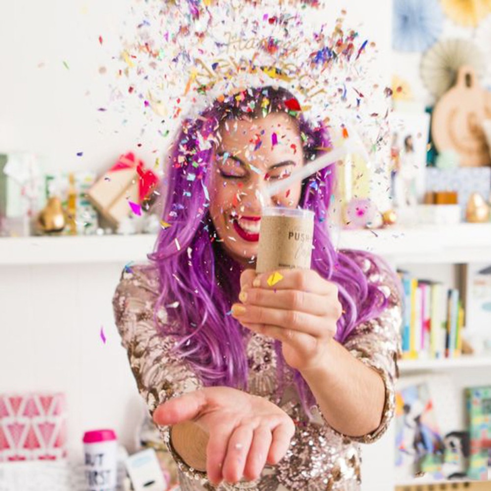 قصاصات بوبر دفع مستديرة ، تنفج - مراجعة Confetti Cannon Tube وسعره